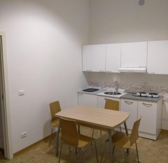 استودیو خانوادگی, Affittacamere Iris