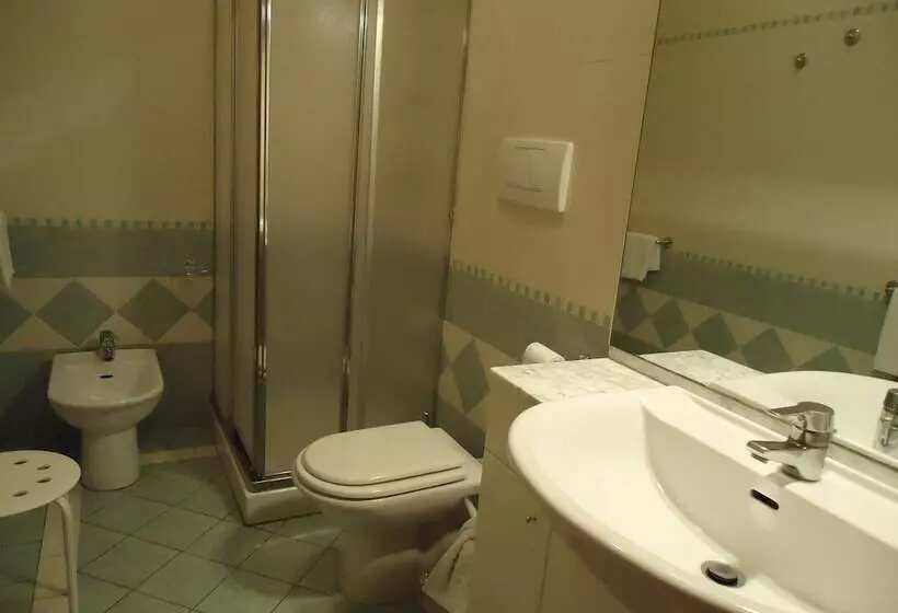 Standard Kolmen Hengen Huone, Albergo Roma
