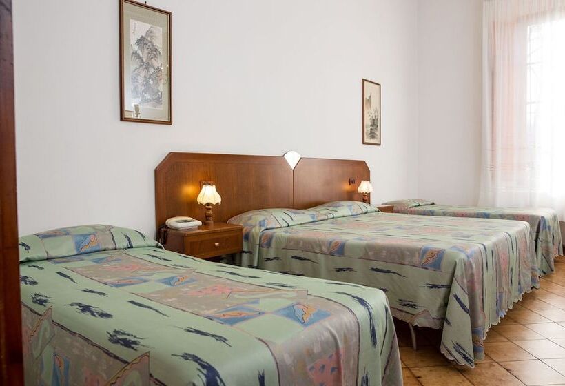 חדר סטנדרט לארבעה, Albergo Roma