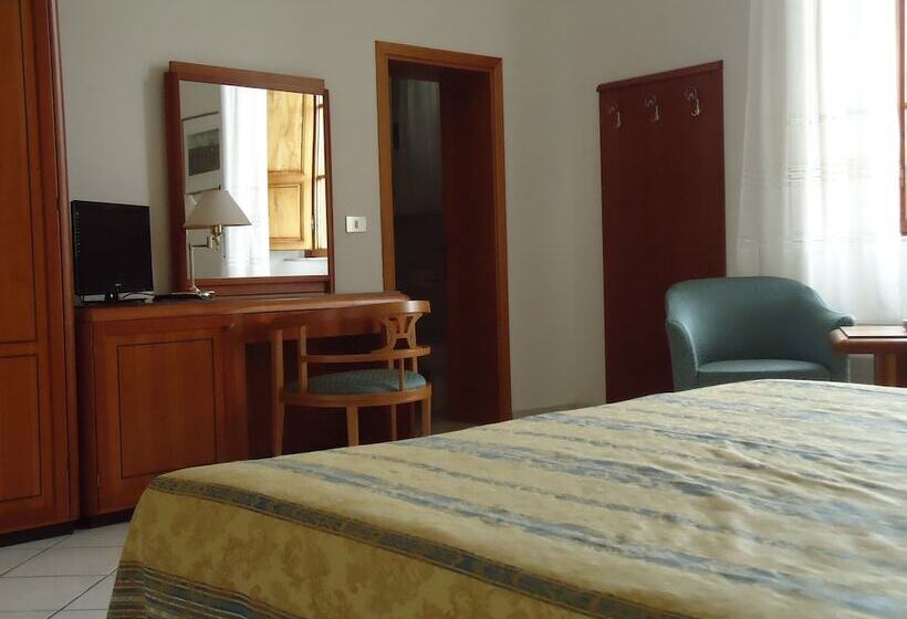 חדר סטנדרט לארבעה, Albergo Roma