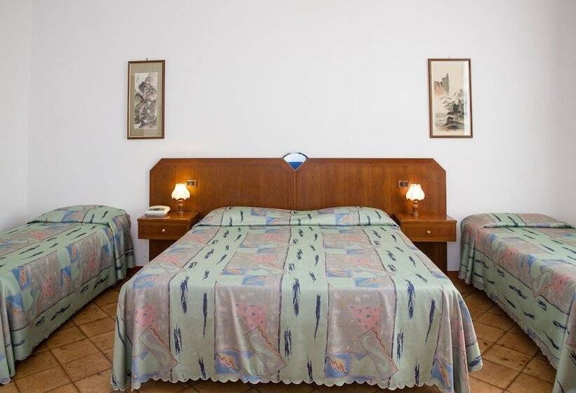 חדר סטנדרט לארבעה, Albergo Roma