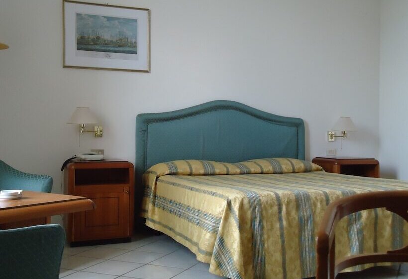 חדר סטנדרט לארבעה, Albergo Roma