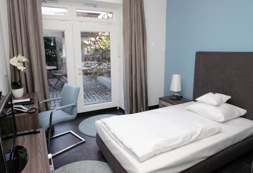 标准单人间, Am Hof