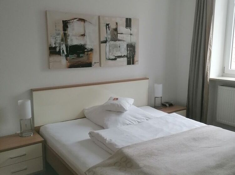 דירת חדר, Am Hof