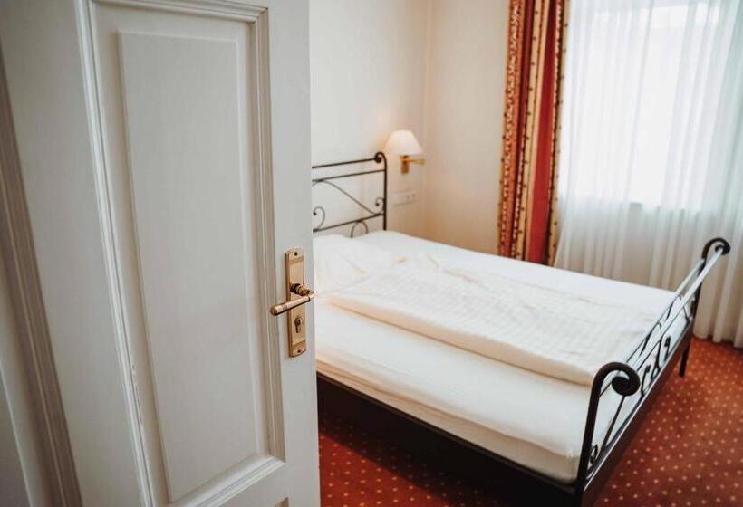 标准单人间, Am Wallgraben