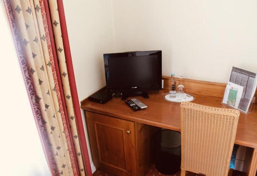 标准单人间, Am Wallgraben