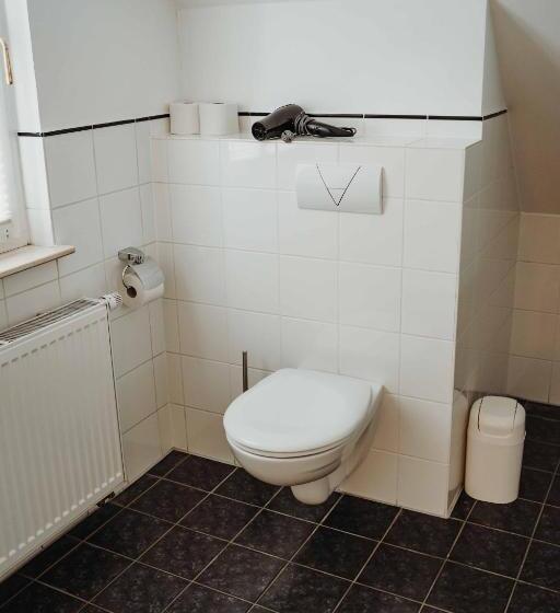 标准间, Am Wallgraben