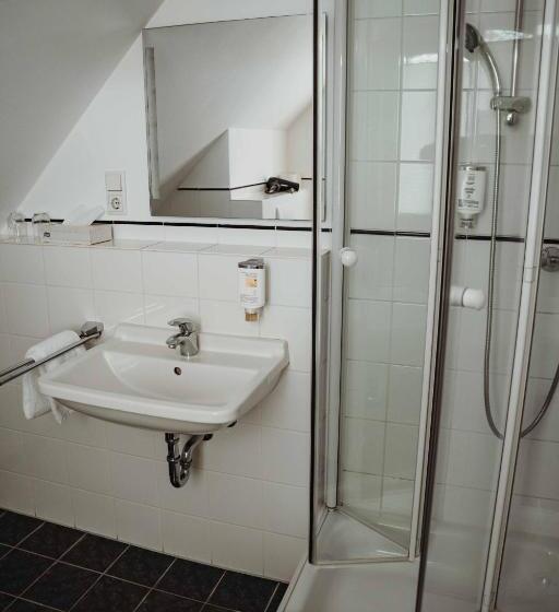 标准间, Am Wallgraben