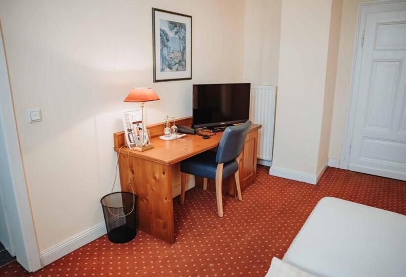 标准间, Am Wallgraben