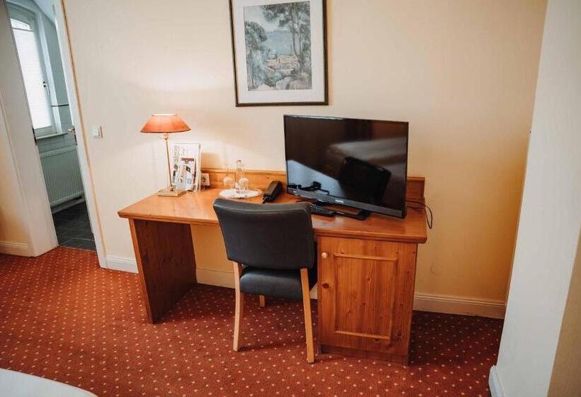 标准间, Am Wallgraben