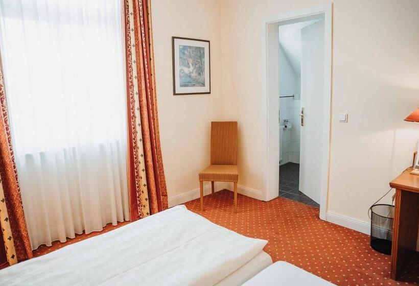 标准间, Am Wallgraben