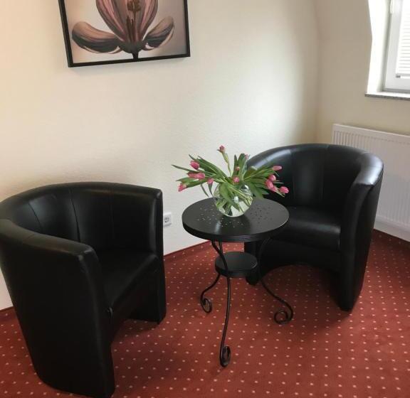 舒适型房间, Am Wallgraben