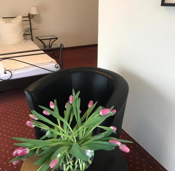 舒适型房间, Am Wallgraben