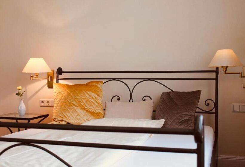 舒适型单人间, Am Wallgraben