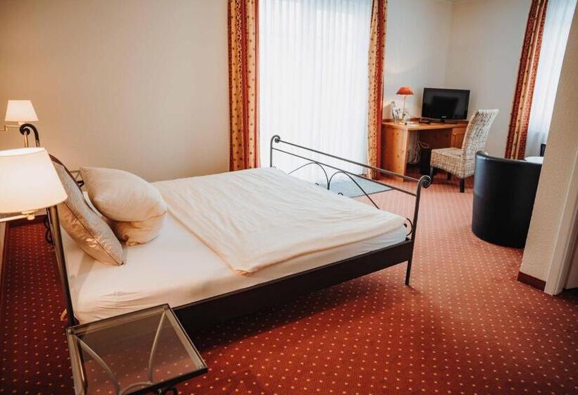 舒适型房间, Am Wallgraben