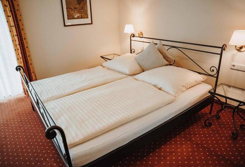 舒适型房间, Am Wallgraben