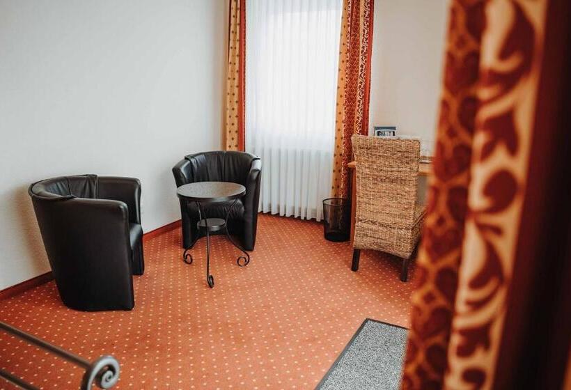 舒适型房间, Am Wallgraben