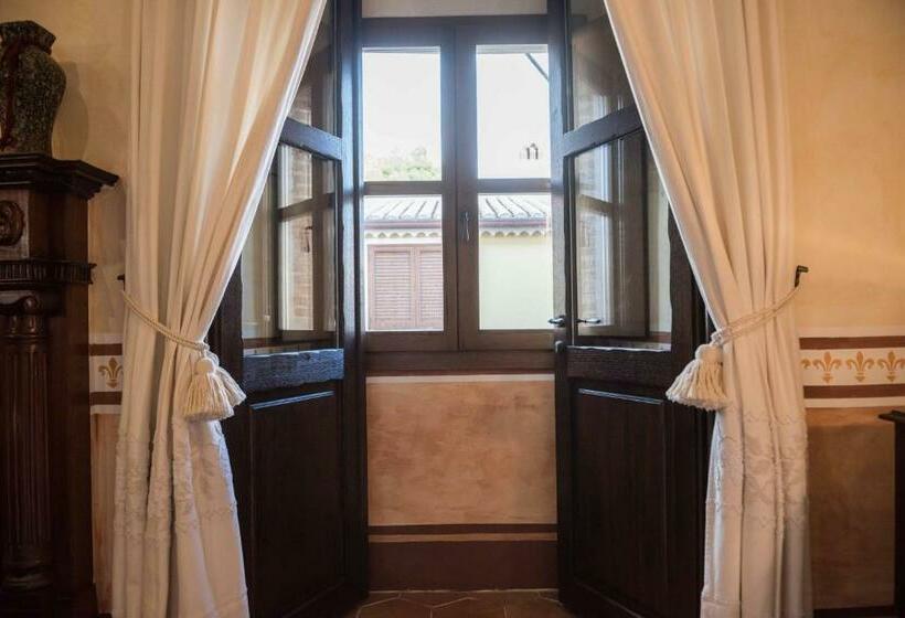 סוויטה דלוקס, Anticos Palathos