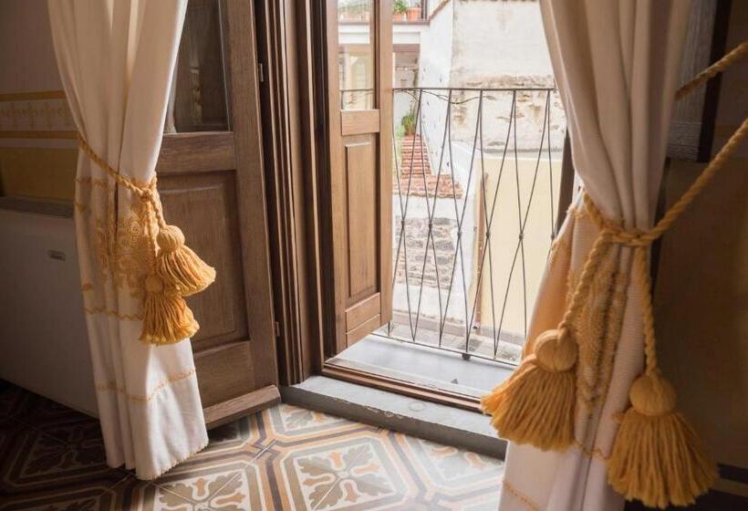 חדר קלאסי, Anticos Palathos