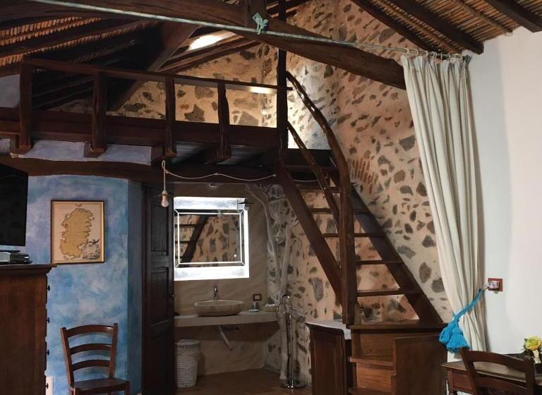 סוויטת ג'וניור, Anticos Palathos