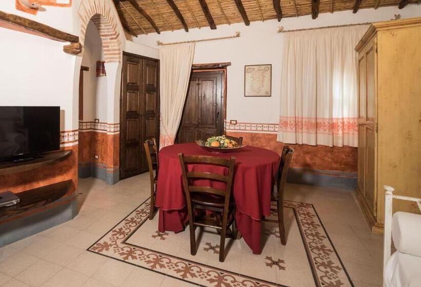 סוויטת סניור, Anticos Palathos