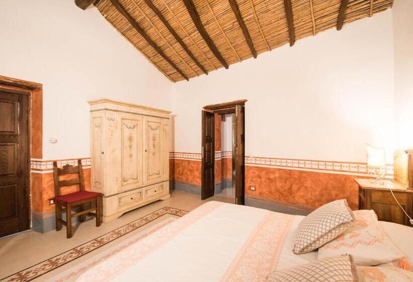 סוויטת סניור, Anticos Palathos