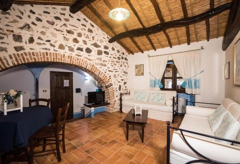 סוויטת סניור, Anticos Palathos