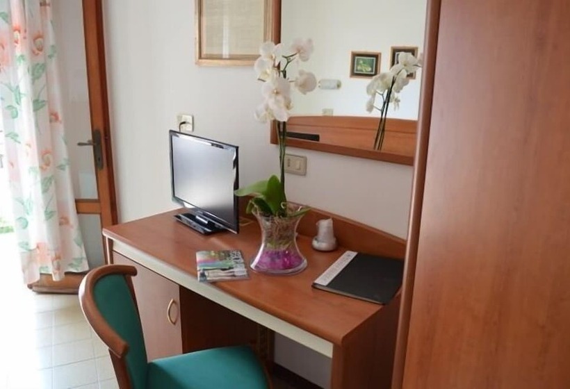 חדר סטנדרט לשלושה, Berna