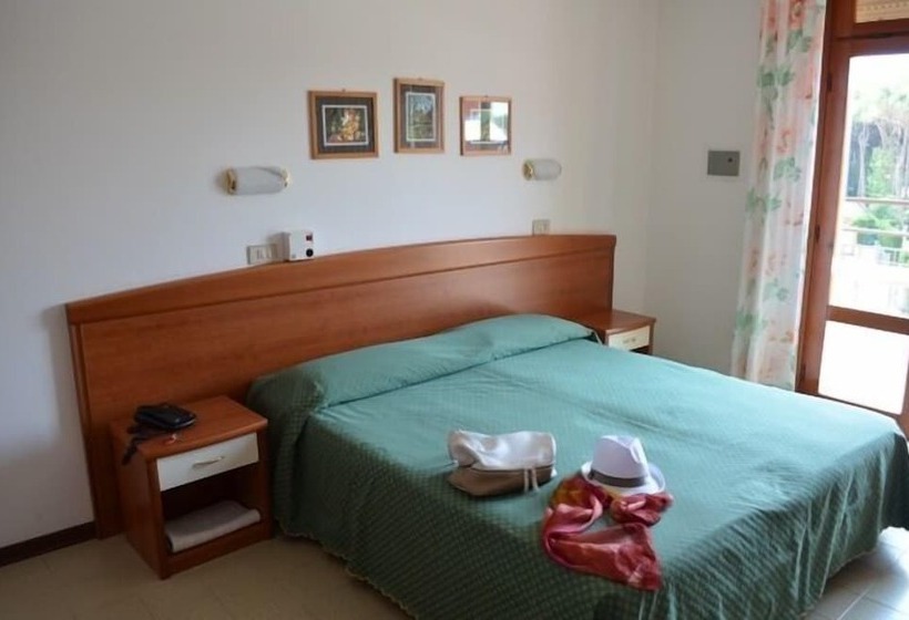 חדר סטנדרט לשלושה, Berna