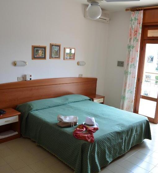 חדר סטנדרט לשלושה, Berna