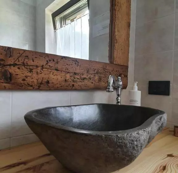 デラックスルーム, Canada