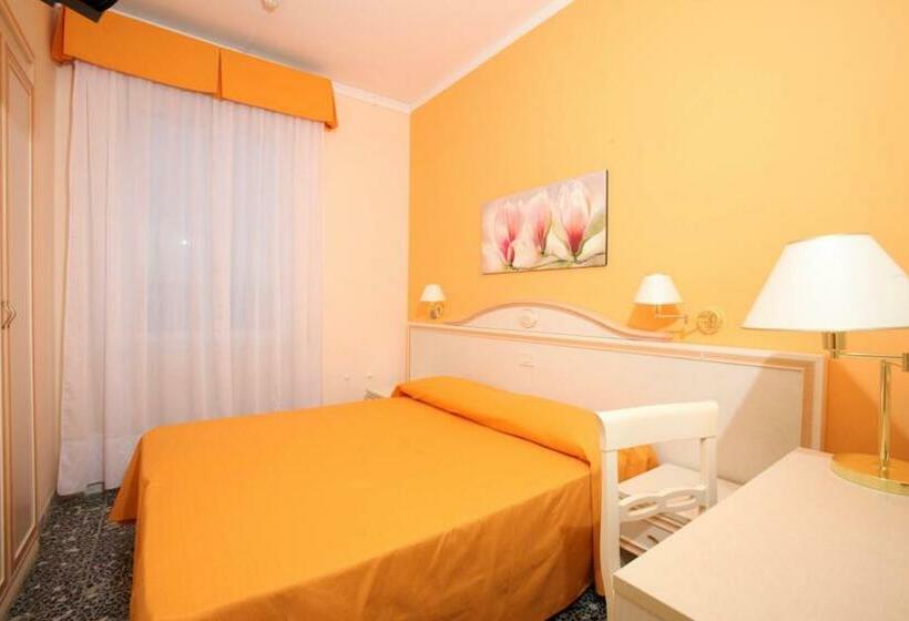 חדר סטנדרט, Hollywood