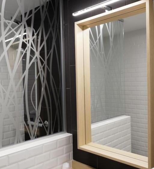 غرفة قياسية ثلاثية, Bastide