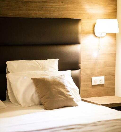 اتاق استاندارد سه نفره, Bastide