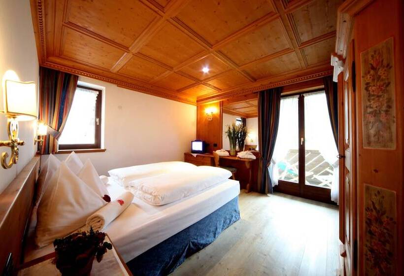 可观山景的小型套房, Ladinia