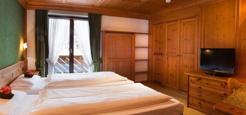 可观山景的小型套房, Ladinia