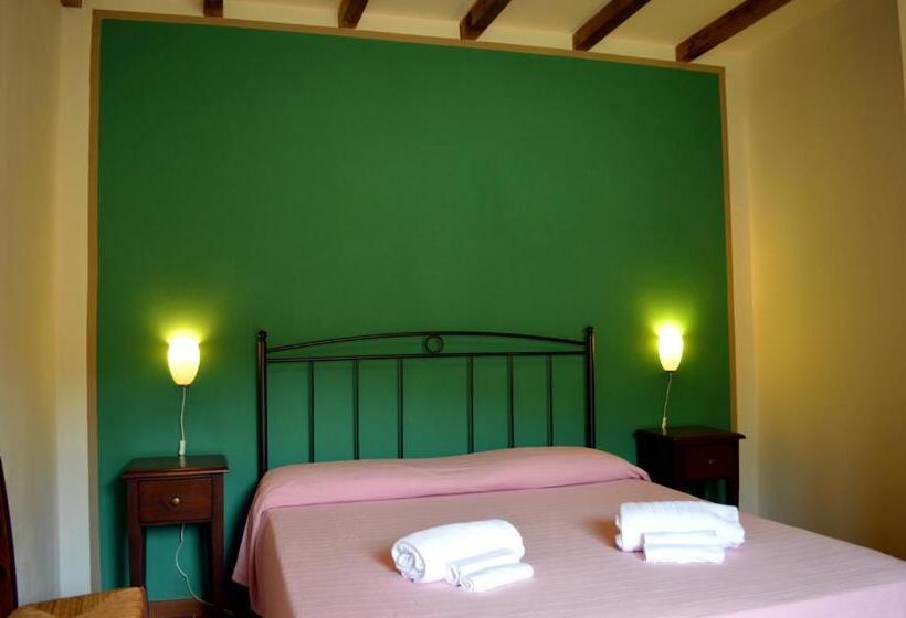 شقة غرفة واحدة, Le Corti Di Montepitti