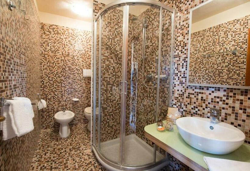 חדר לארבעה סטנדרטי עם מרפסת, Nuova Sabrina