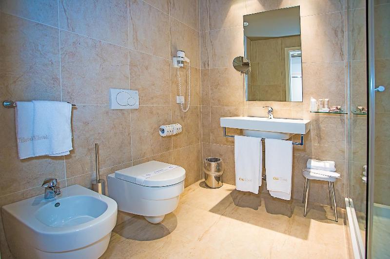 غرفة قياسية, One Hotel & Restaurant