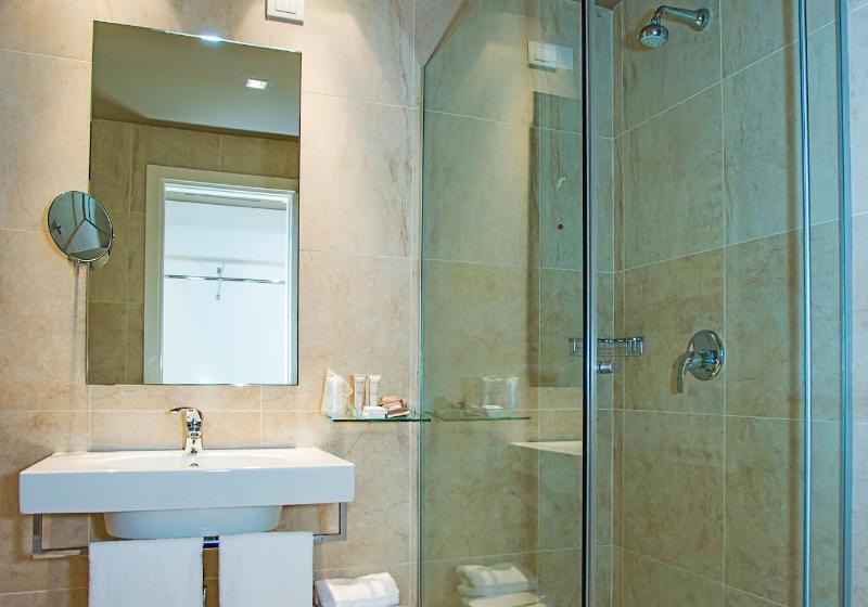 غرفة قياسية, One Hotel & Restaurant