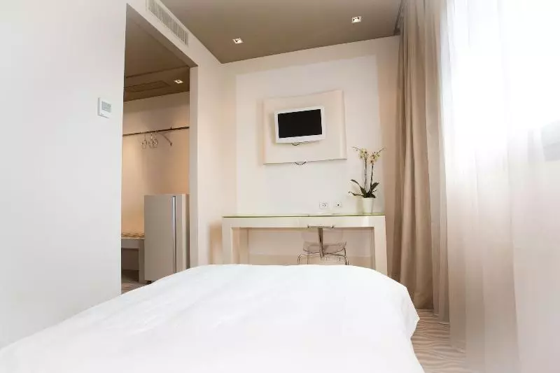 スタンダードシングルルーム, One Hotel & Restaurant