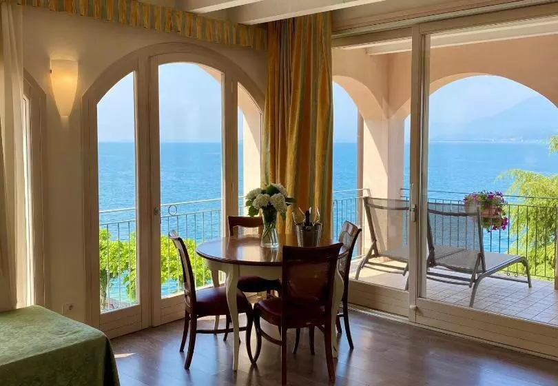 Suite with lake view, Pai