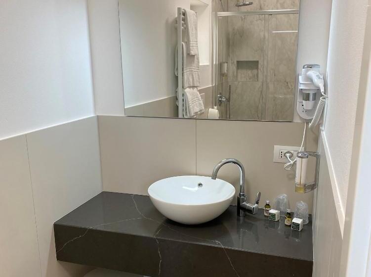 جناح جونيور, Pai