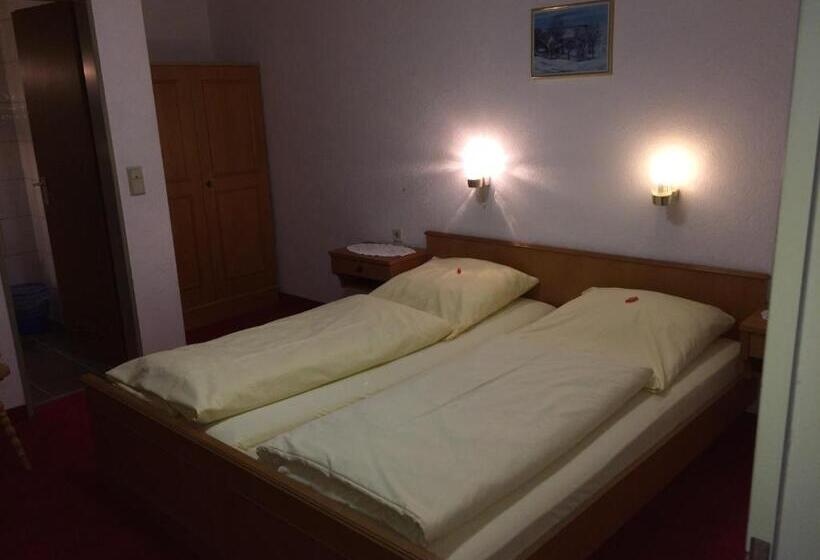 Номер Стандарт, Restaurant Hellmann