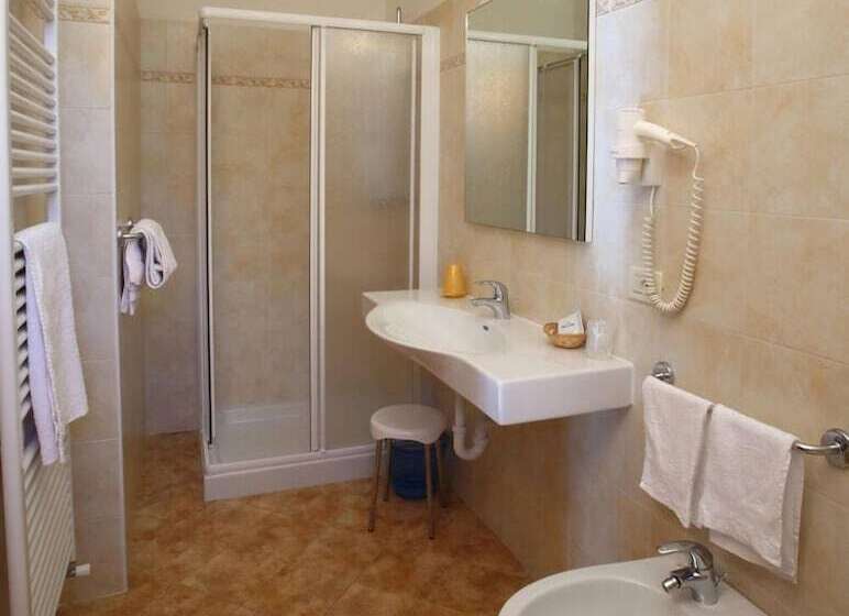 חדר סטנדרט לשלושה, Zurigo