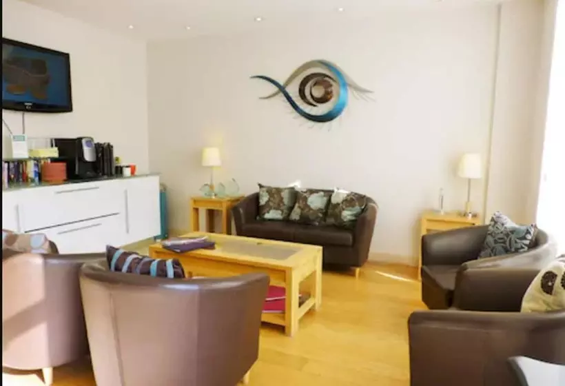 1 Bedroom Apartment City View