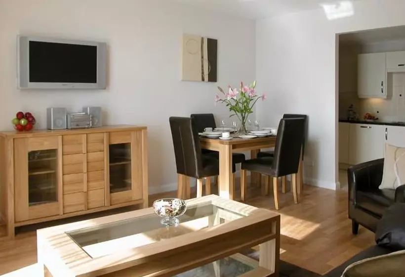 バルコニー付き１ベッドルームアパートメント, Liberty Wharf Apartments