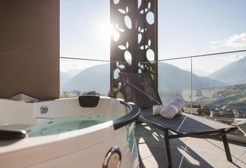 Pokój Deluxe Trzyosobowy, Oliven & Genusshotel Hirzer