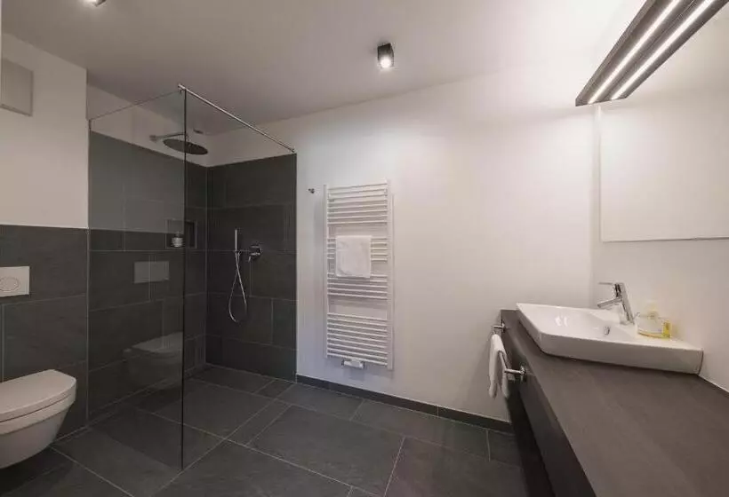 اتاق لوکس سه تخته, Oliven  & Genusshotel Hirzer