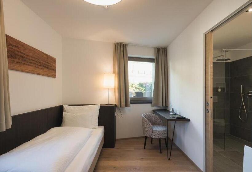 Pokój Deluxe Trzyosobowy, Oliven & Genusshotel Hirzer